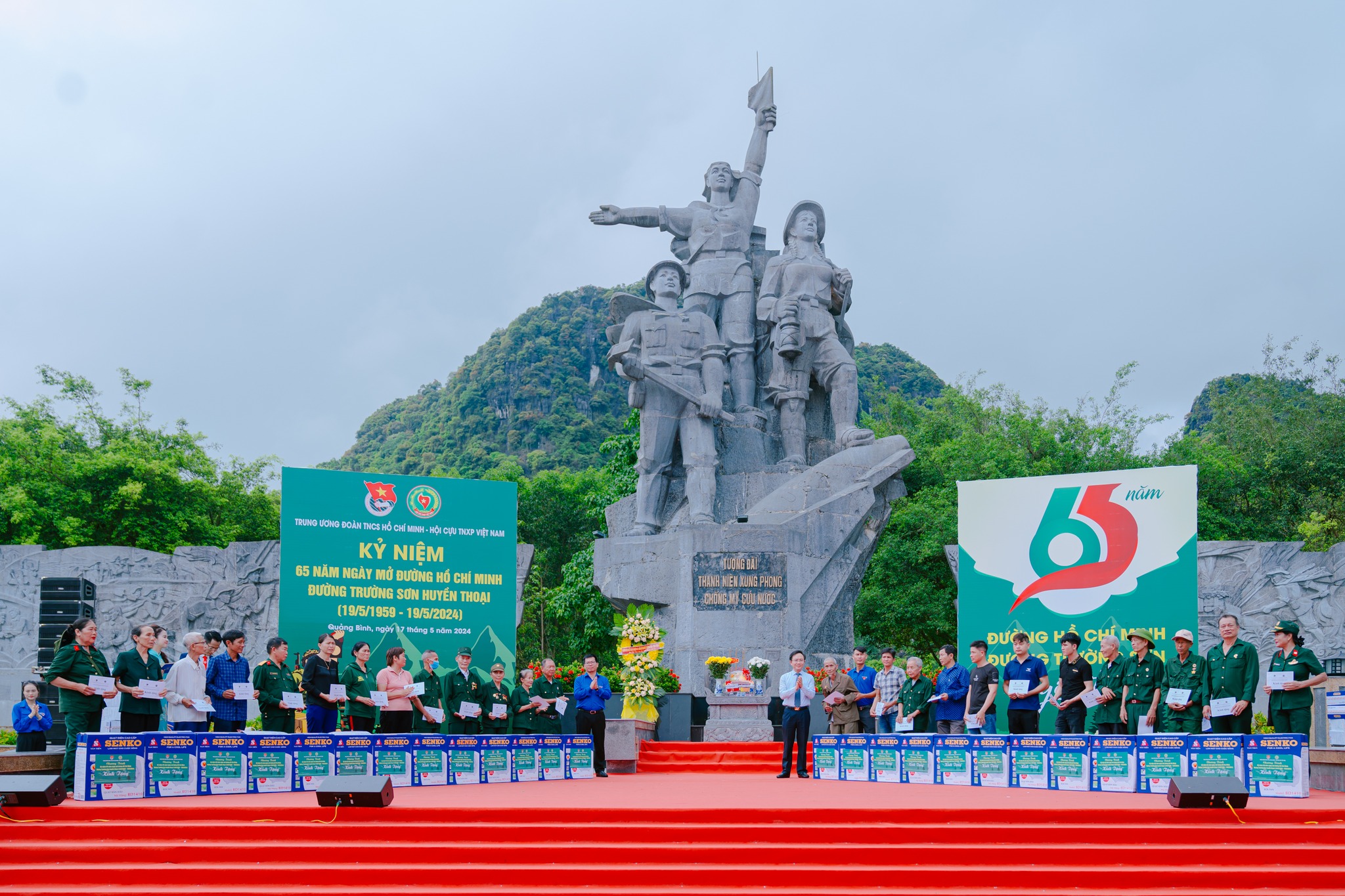 Các phần quà được trao tặng trong chương trình